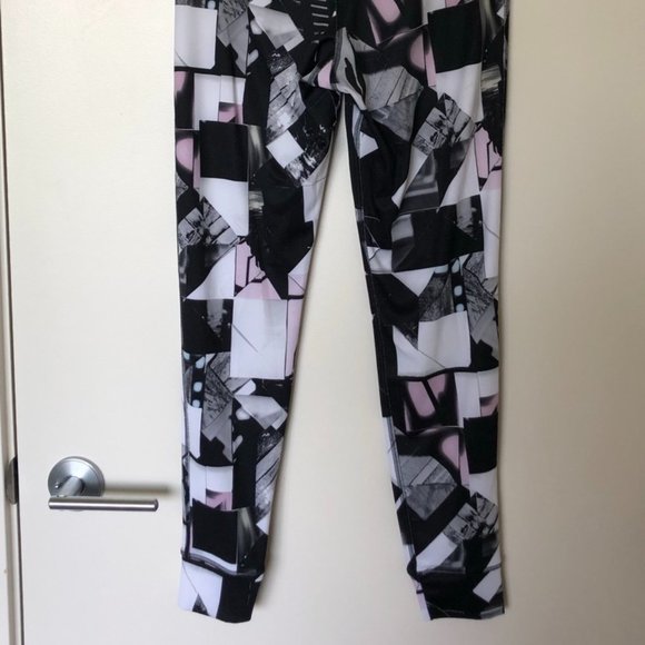 Reebok Meet You There Printed Leggings - Picture 2 of 4